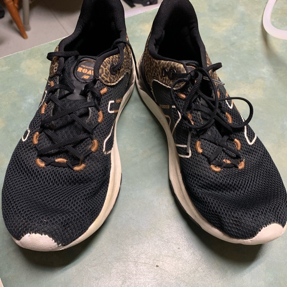 New Balance Black and cheetah Athletic Shoes size 7 but fit like 7.5 to a 8